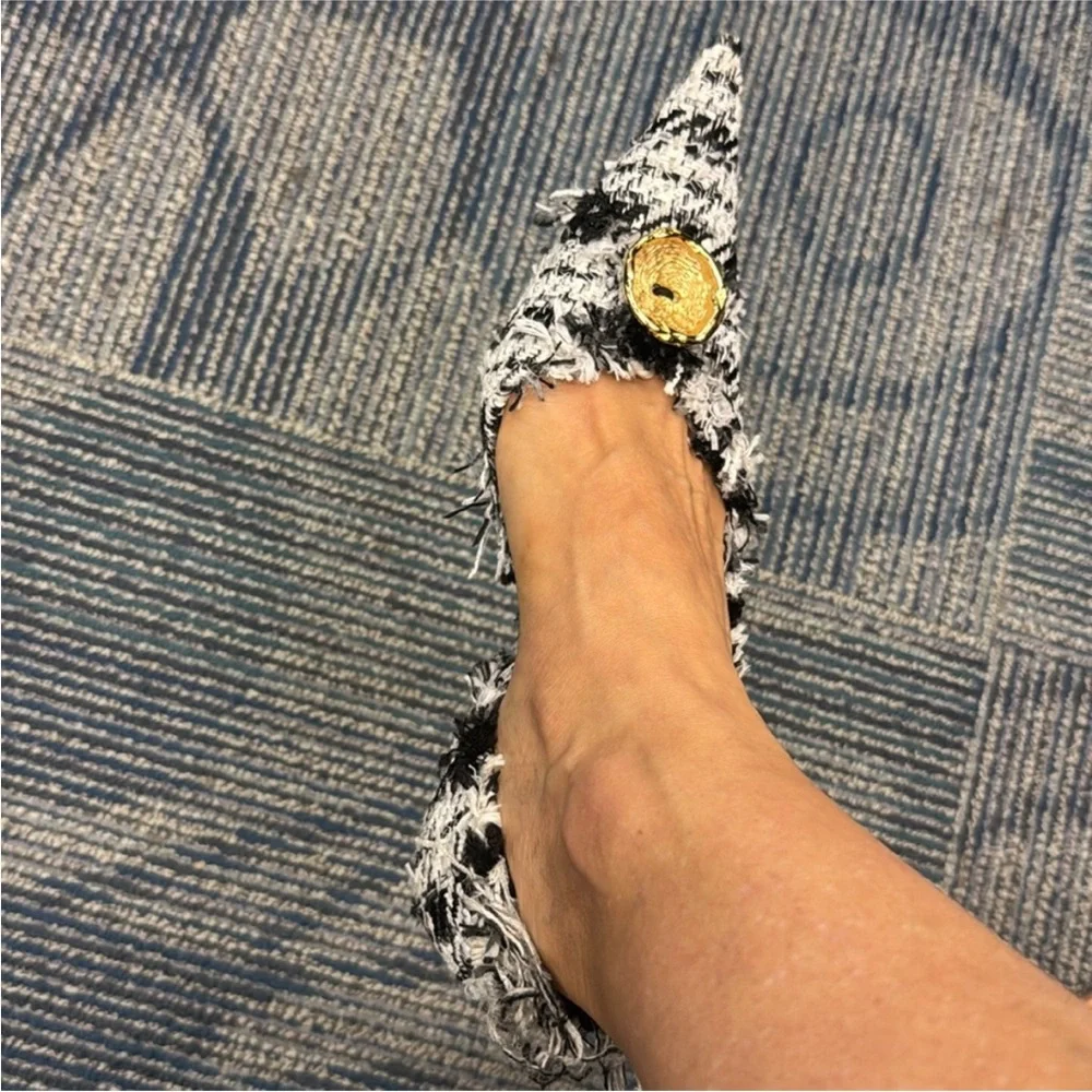 $1,129 Balenciaga Black and White Heels with Chic Tweed Design - Picture 11 of 12